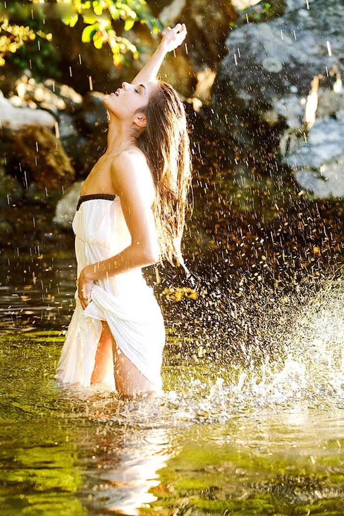 Marie Avgeropoulos in Tengzhou