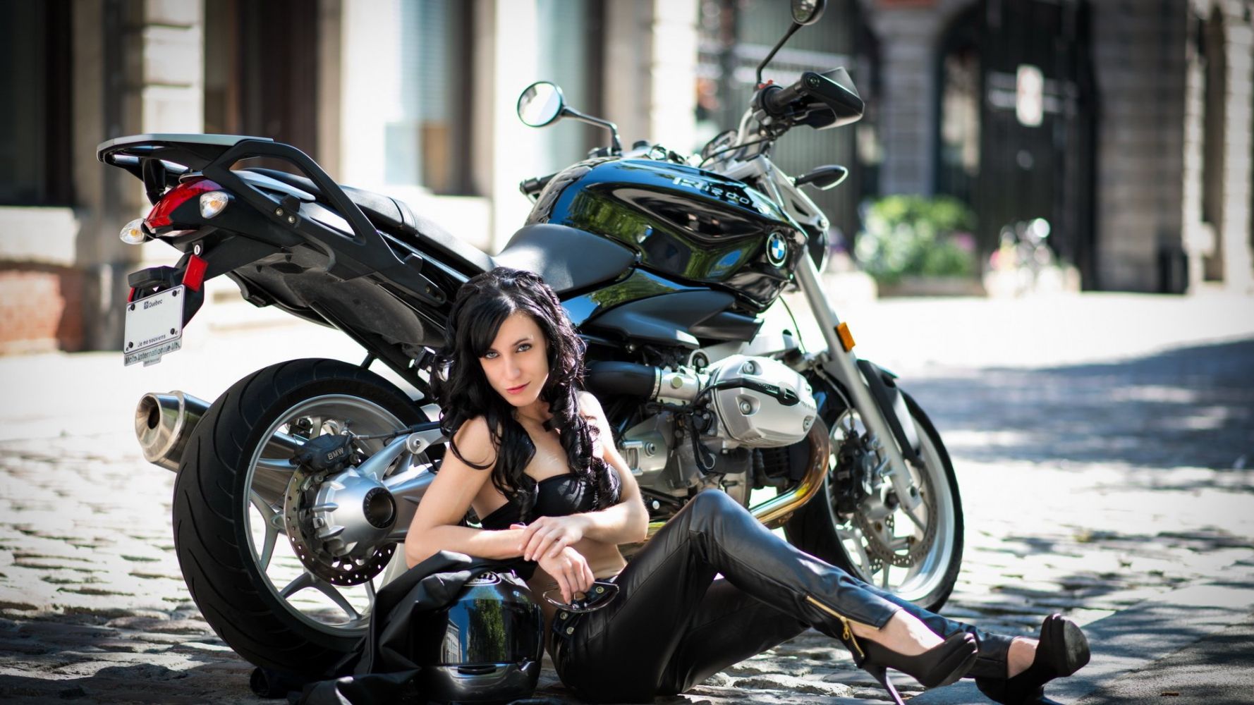 European women on bikes in Tengzhou