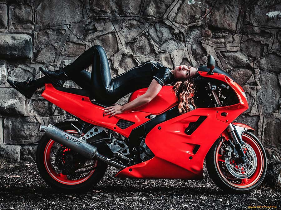 Beautiful girl Beautiful girls and motorcycles in Tengzhou