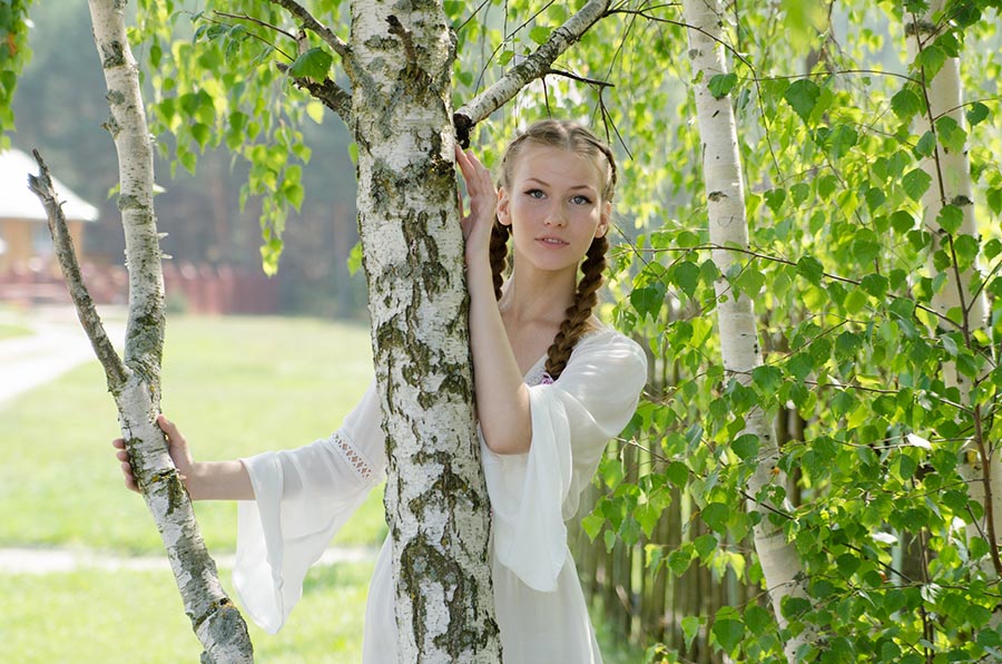 Women in Slavic costumes in Tengzhou