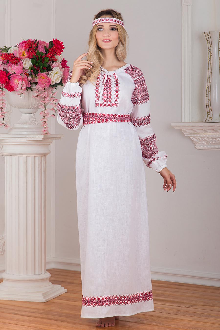 Women in Slavic costumes in Tengzhou