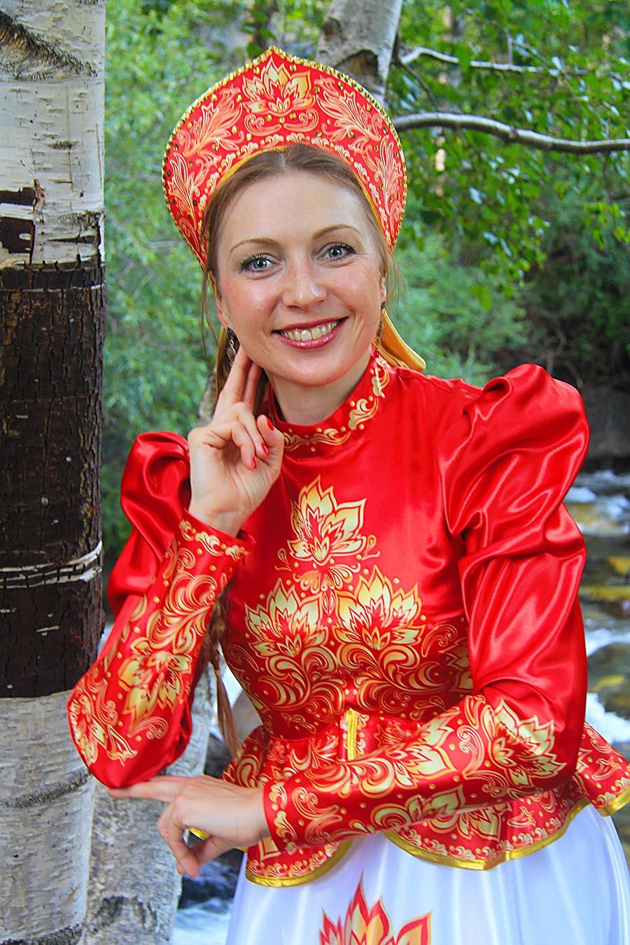 Women in Slavic costumes in Tengzhou