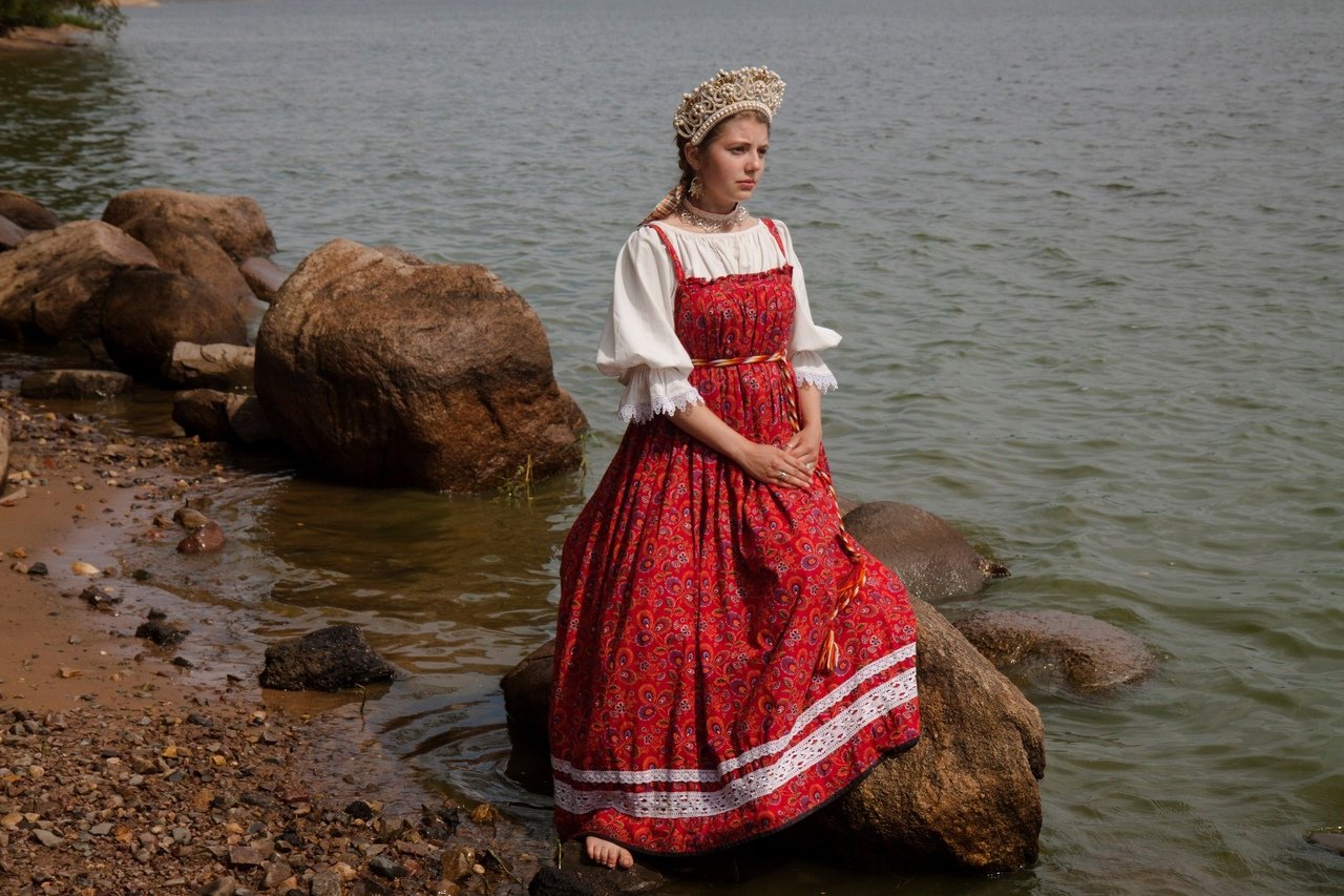 Women in Slavic costumes in Tengzhou