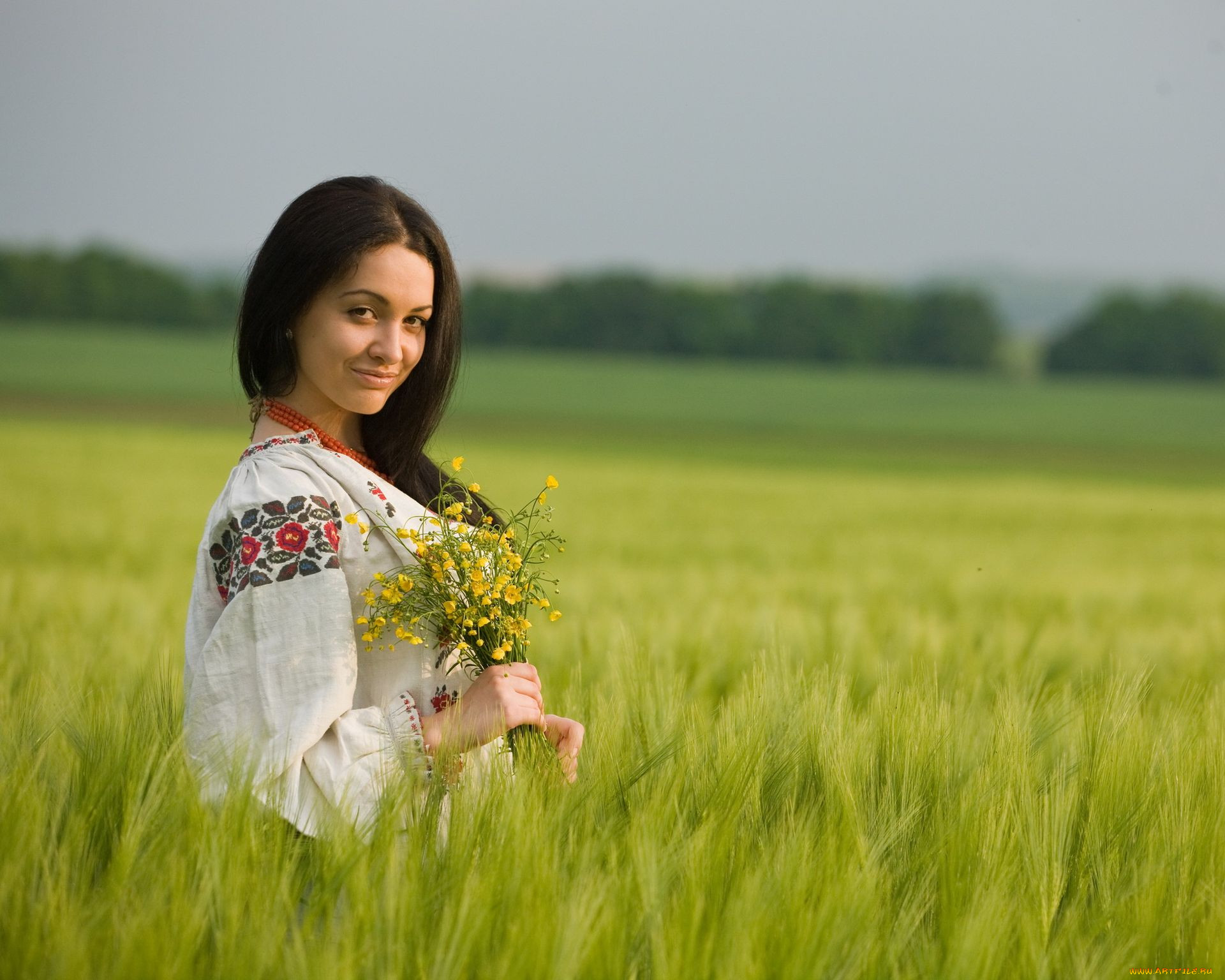 Women in Slavic costumes in Tengzhou