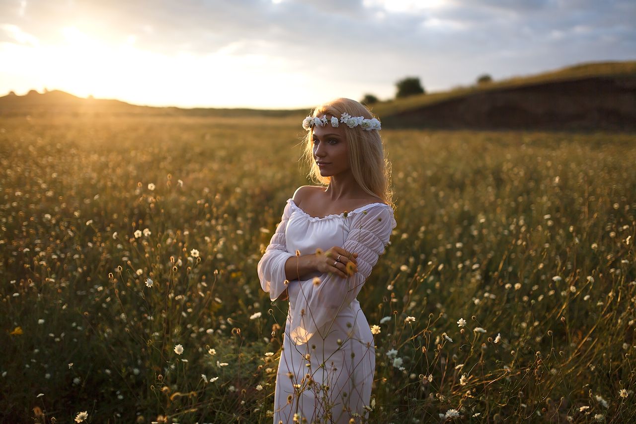 Girls in Slavic costumes in Tengzhou