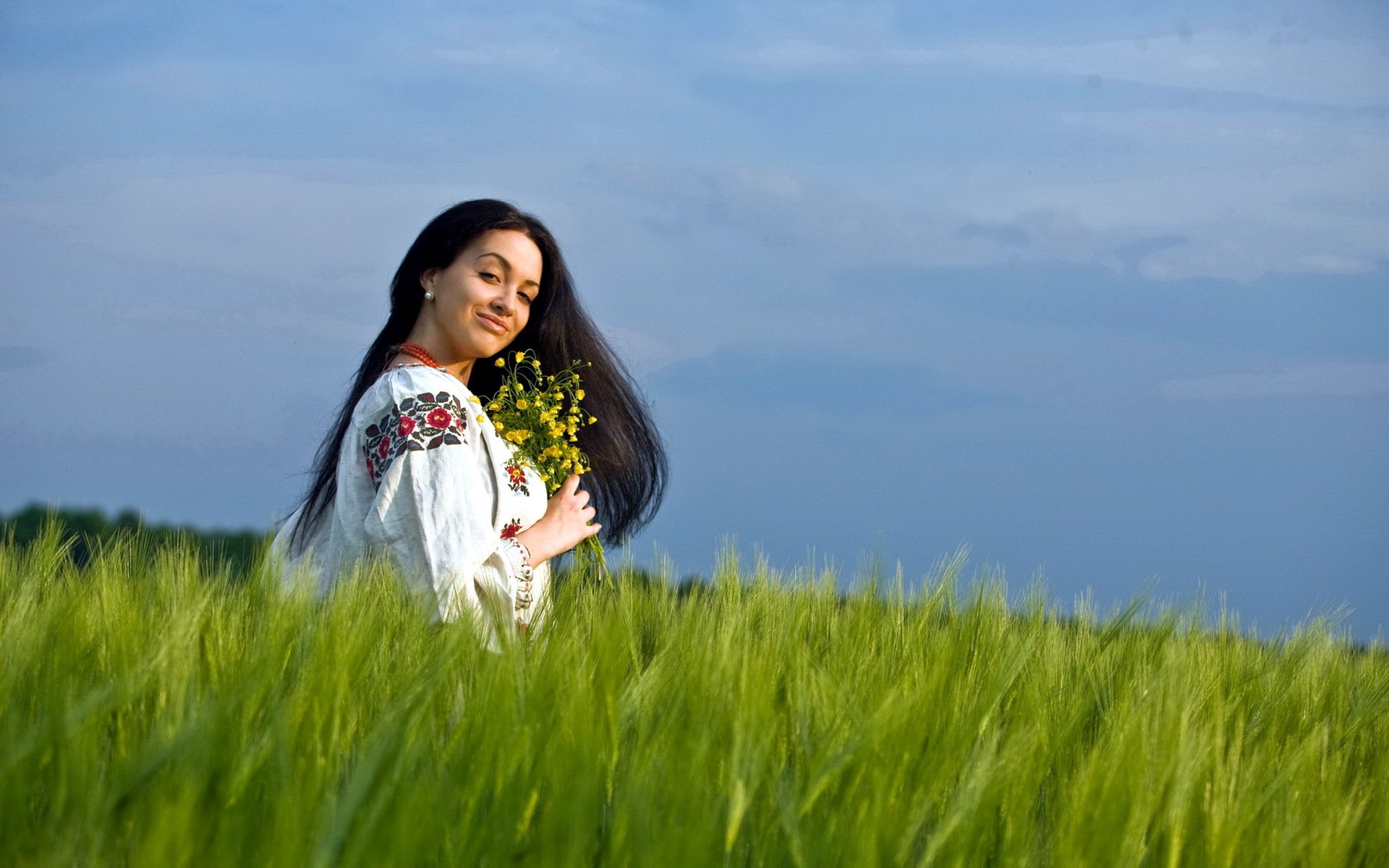 Girls in Slavic costumes in Tengzhou