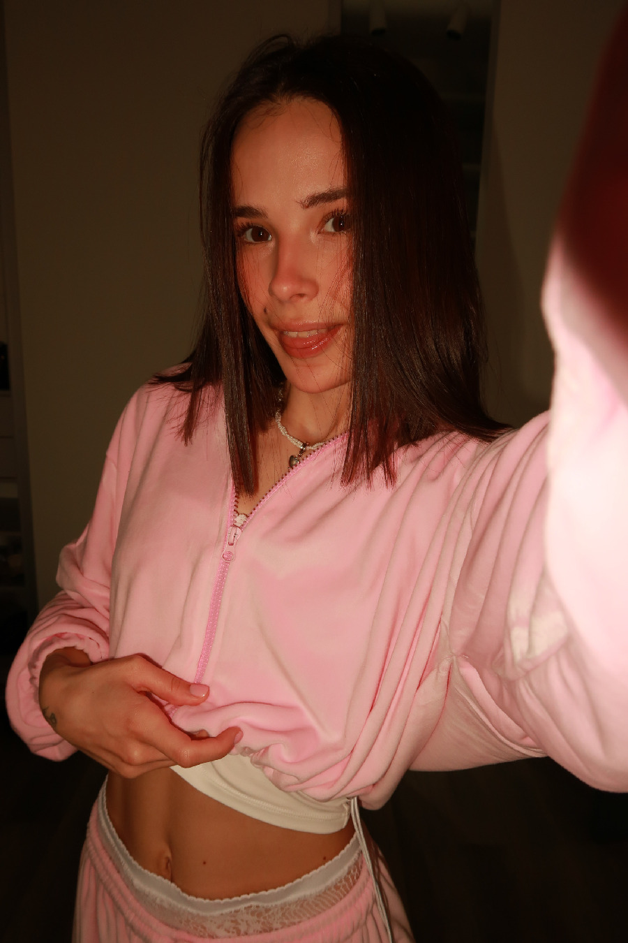 Tina brings the glow — live moments in Tengzhou